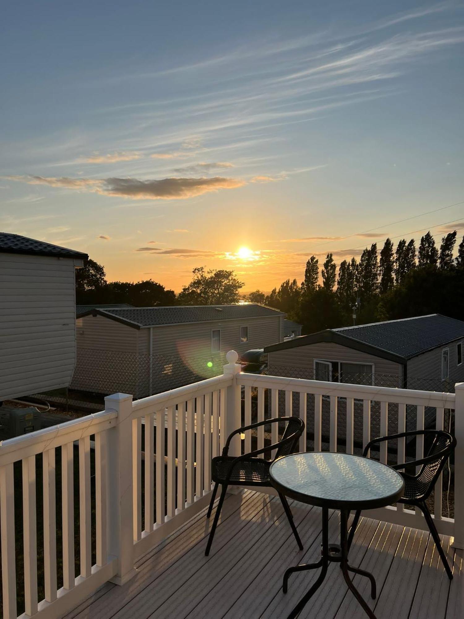 Escape City Caravan Lytchett Minster Exterior foto